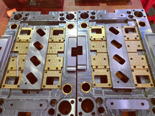 雙色模具廠.jpg